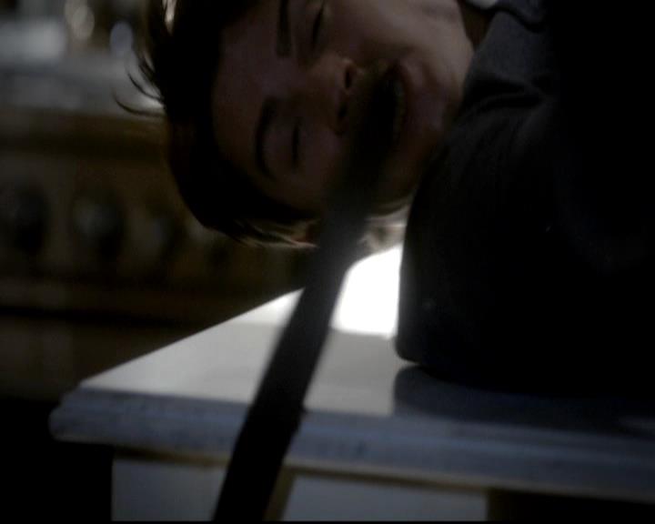 VampireDiariesWorld-dot-org_4x12AViewToAKill1909.jpg