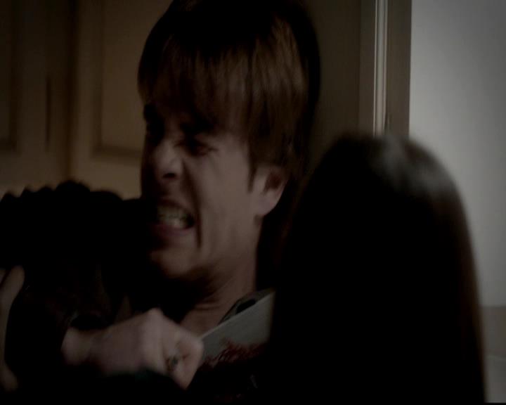 VampireDiariesWorld-dot-org_4x12AViewToAKill1912.jpg