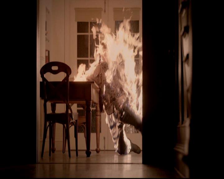 VampireDiariesWorld-dot-org_4x12AViewToAKill1939.jpg