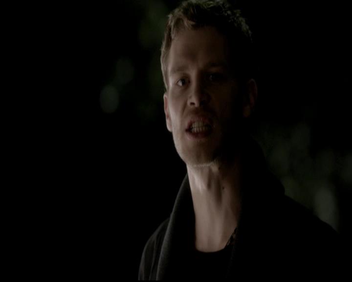 VampireDiariesWorld-dot-org_4x12AViewToAKill1972.jpg