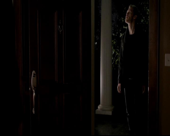 VampireDiariesWorld-dot-org_4x12AViewToAKill1982.jpg