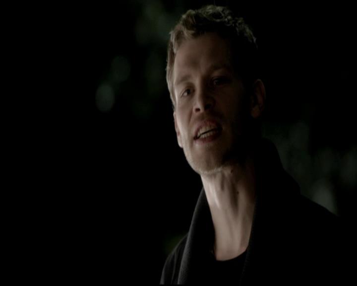 VampireDiariesWorld-dot-org_4x12AViewToAKill1994.jpg
