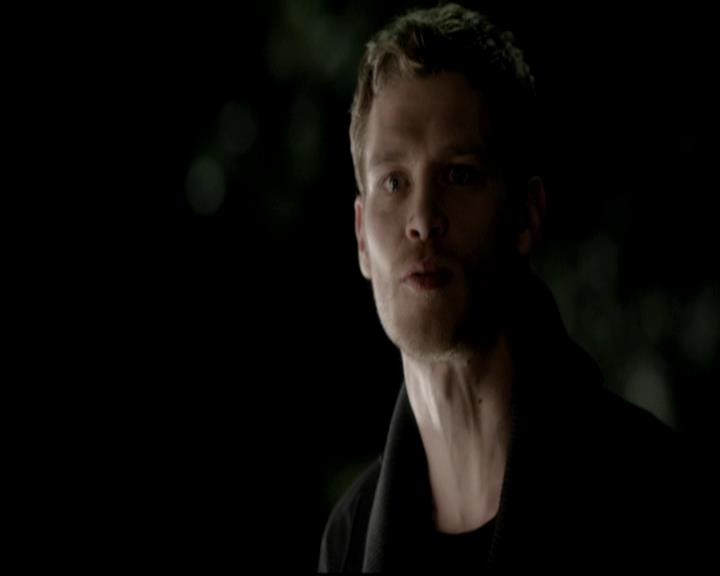 VampireDiariesWorld-dot-org_4x12AViewToAKill2000.jpg