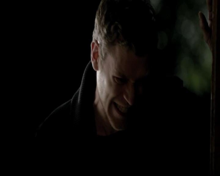 VampireDiariesWorld-dot-org_4x12AViewToAKill2006.jpg
