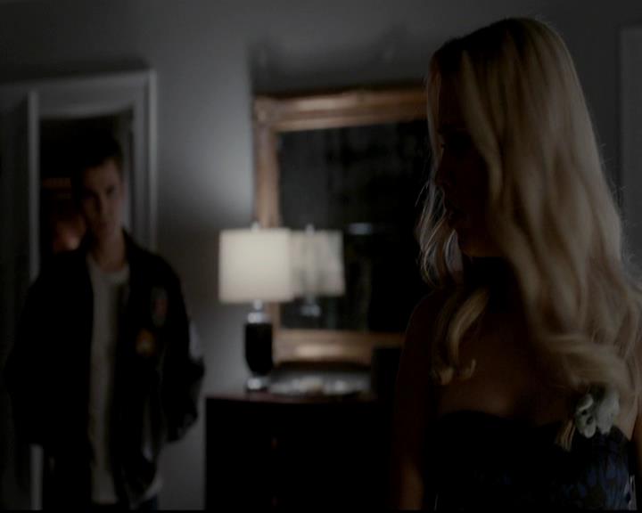 VampireDiariesWorld-dot-org_4x12AViewToAKill2060.jpg