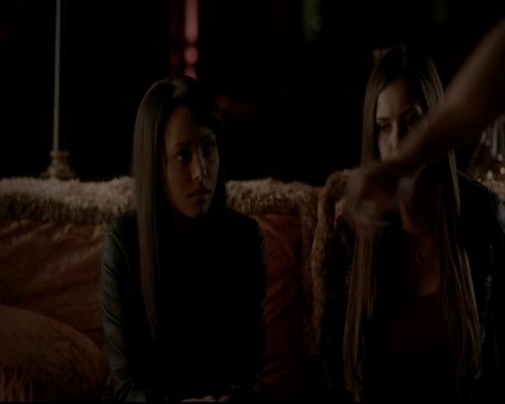 VampireDiariesWorld-dot-org_4x12AViewToAKill2120.jpg