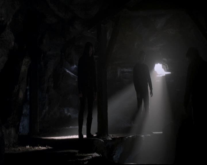 VampireDiariesWorld-dot-org_4x14DownTheRabbitHole0324.jpg