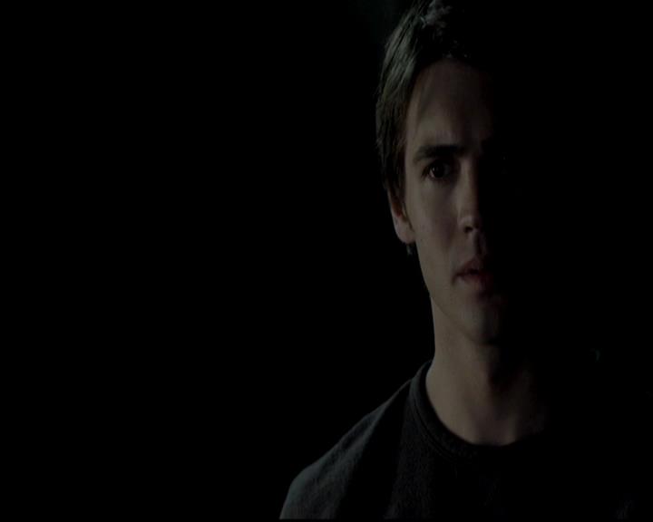 VampireDiariesWorld-dot-org_4x14DownTheRabbitHole1993.jpg