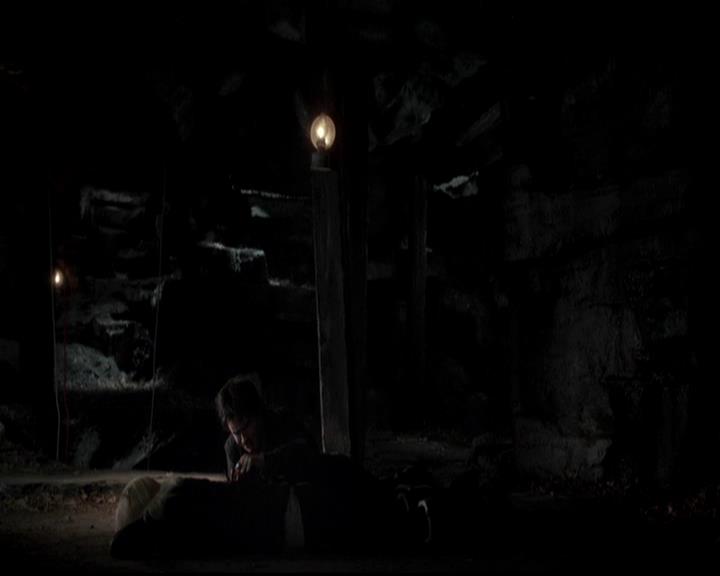 VampireDiariesWorld-dot-org_4x14DownTheRabbitHole2000.jpg