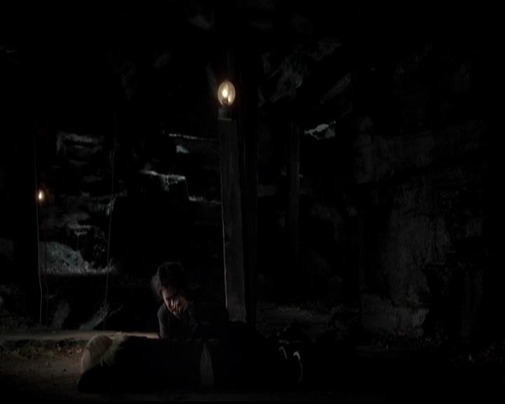 VampireDiariesWorld-dot-org_4x14DownTheRabbitHole2003.jpg