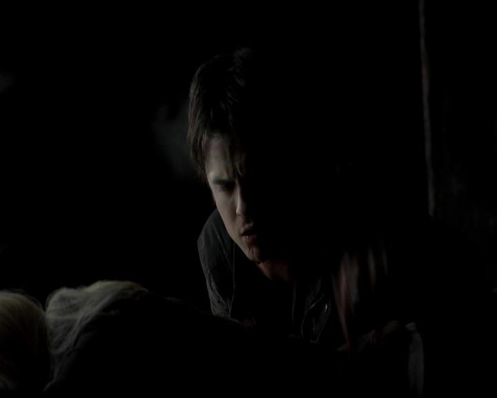 VampireDiariesWorld-dot-org_4x14DownTheRabbitHole2006.jpg
