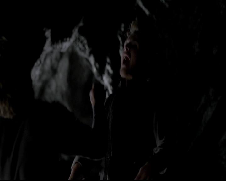 VampireDiariesWorld-dot-org_4x14DownTheRabbitHole2130.jpg
