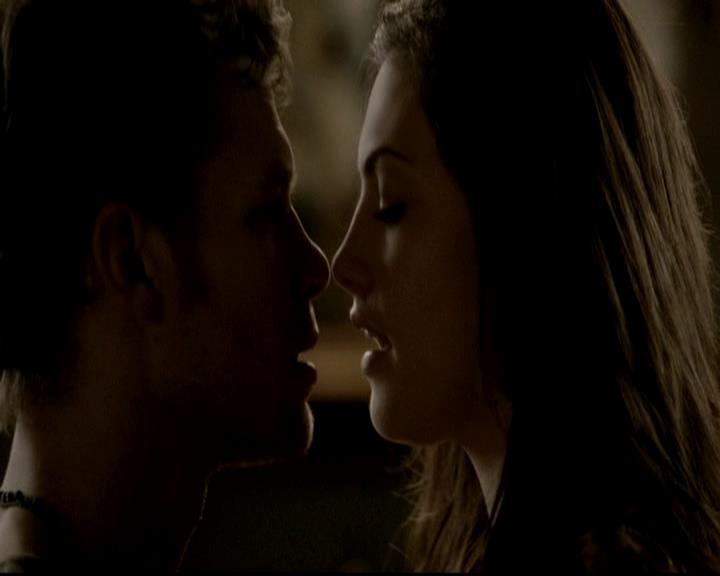 VampireDiariesWorld-dot-org_4x16BringItOn1599.jpg