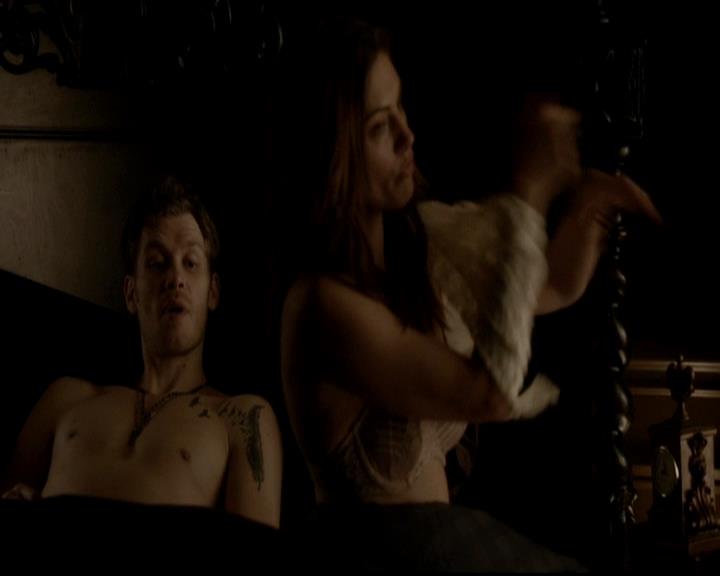 VampireDiariesWorld-dot-org_4x16BringItOn2190.jpg