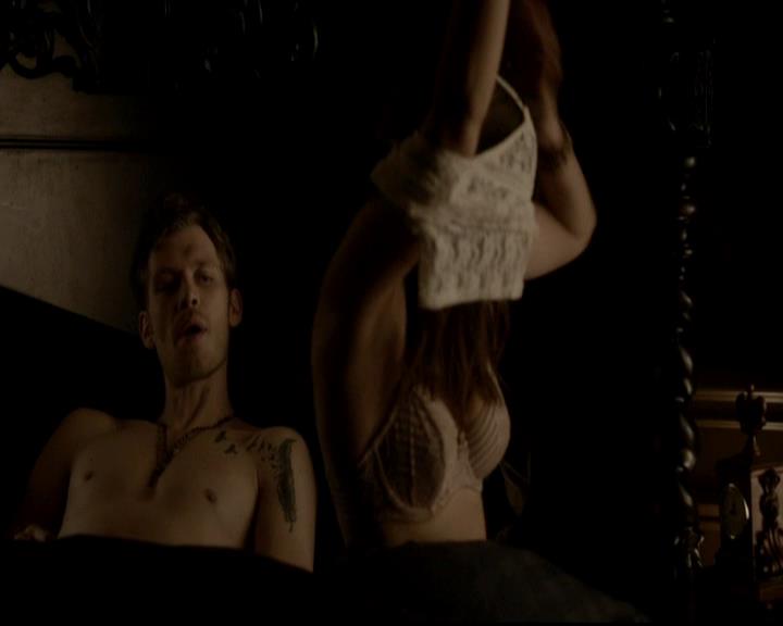 VampireDiariesWorld-dot-org_4x16BringItOn2191.jpg