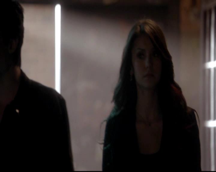 VampireDiariesWorld-dot-org_4x17BecauseTheNight0423.jpg