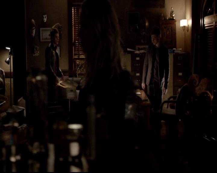 VampireDiariesWorld-dot-org_4x17BecauseTheNight0690.jpg