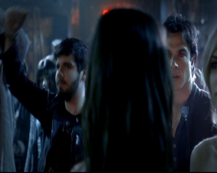 VampireDiariesWorld-dot-org_4x17BecauseTheNight0924.jpg