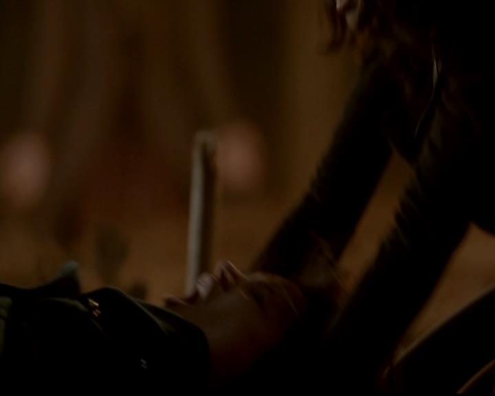 VampireDiariesWorld-dot-org_4x17BecauseTheNight1553.jpg
