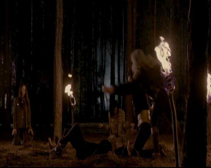 VampireDiariesWorld-dot-org_4x17BecauseTheNight1619.jpg