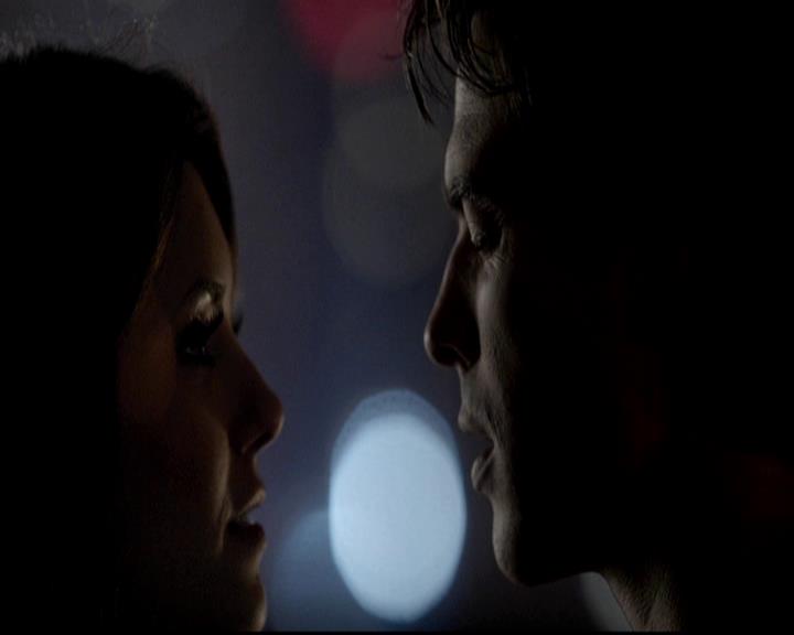 VampireDiariesWorld-dot-org_4x17BecauseTheNight1690.jpg