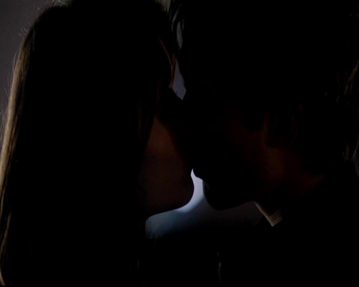 VampireDiariesWorld-dot-org_4x17BecauseTheNight1712.jpg