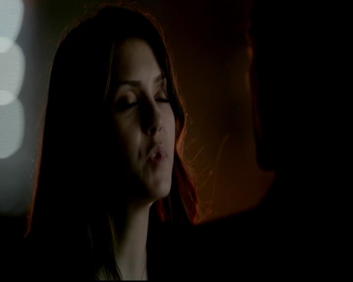 VampireDiariesWorld-dot-org_4x17BecauseTheNight1884.jpg