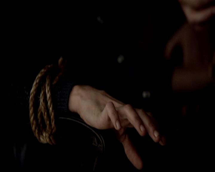 VampireDiariesWorld-dot-org_4x21ShesComeUndone0481.jpg