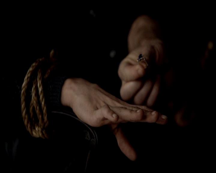 VampireDiariesWorld-dot-org_4x21ShesComeUndone0482.jpg