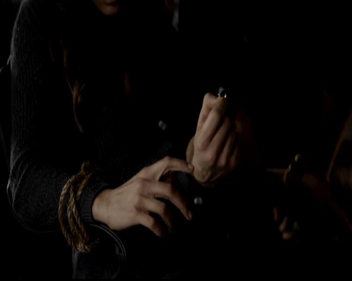 VampireDiariesWorld-dot-org_4x21ShesComeUndone0484.jpg