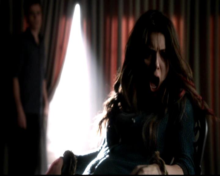 VampireDiariesWorld-dot-org_4x21ShesComeUndone0533.jpg