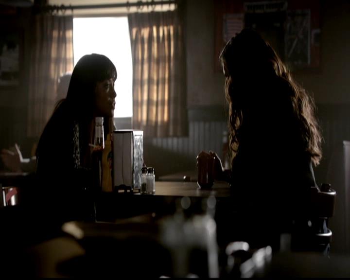 VampireDiariesWorld-dot-org_4x21ShesComeUndone0801.jpg