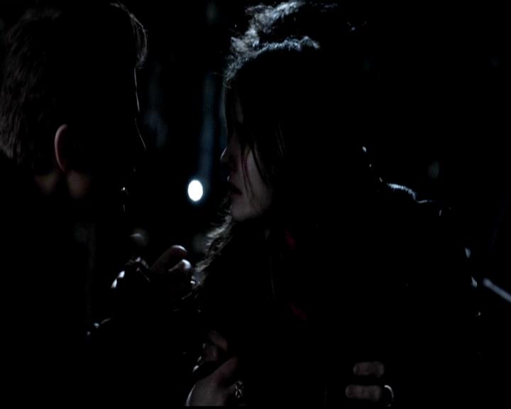VampireDiariesWorld-dot-org_4x21ShesComeUndone1894.jpg