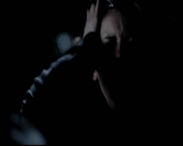 VampireDiariesWorld-dot-org_4x21ShesComeUndone1906.jpg