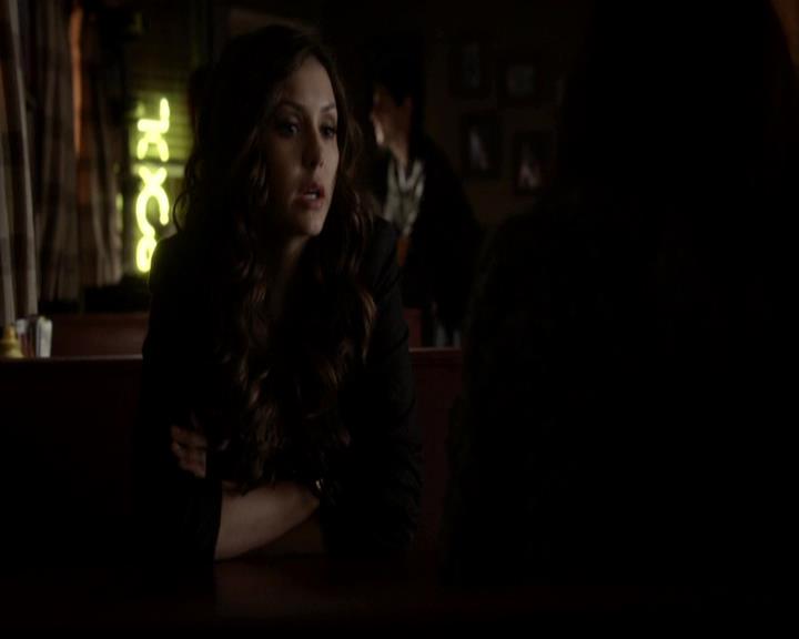 VampireDiariesWorld-dot-org_4x21ShesComeUndone2096.jpg