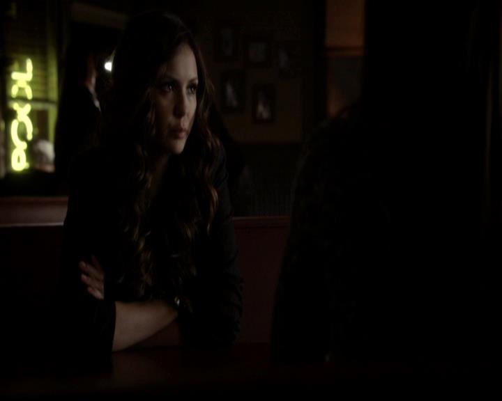 VampireDiariesWorld-dot-org_4x21ShesComeUndone2100.jpg