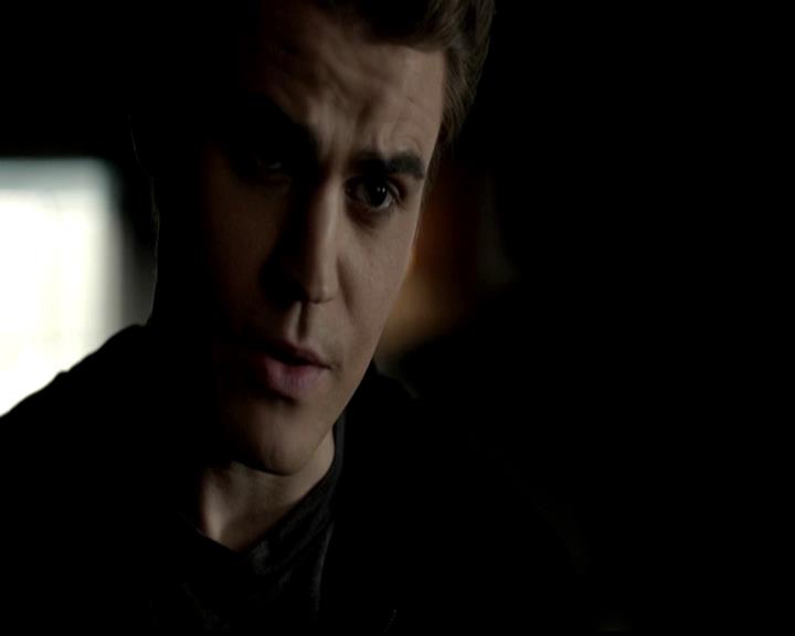 VampireDiariesWorld-dot-org_4x22TheWalkingDead0034.jpg