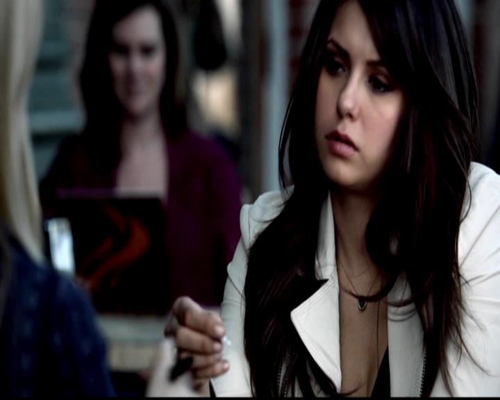 VampireDiariesWorld-dot-org_4x22TheWalkingDead0104.jpg