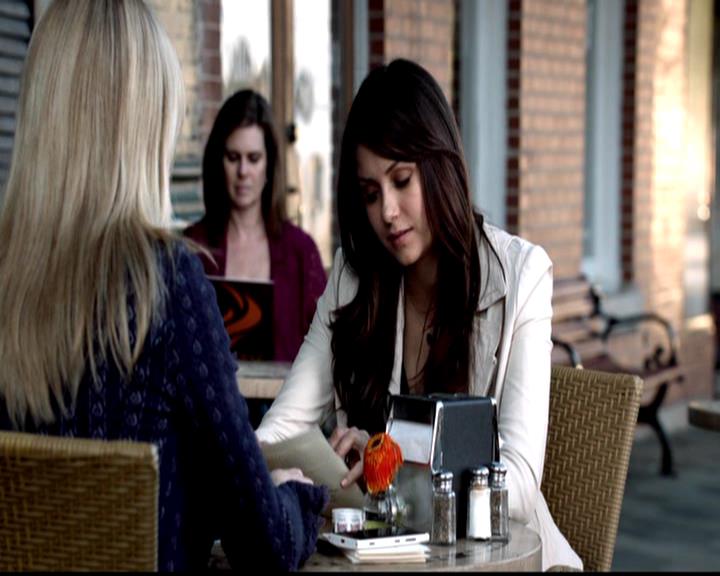 VampireDiariesWorld-dot-org_4x22TheWalkingDead0111.jpg