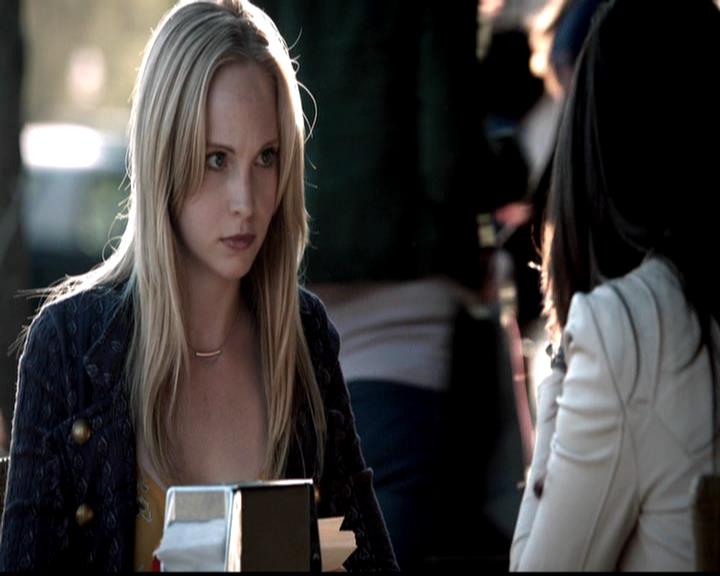 VampireDiariesWorld-dot-org_4x22TheWalkingDead0112.jpg
