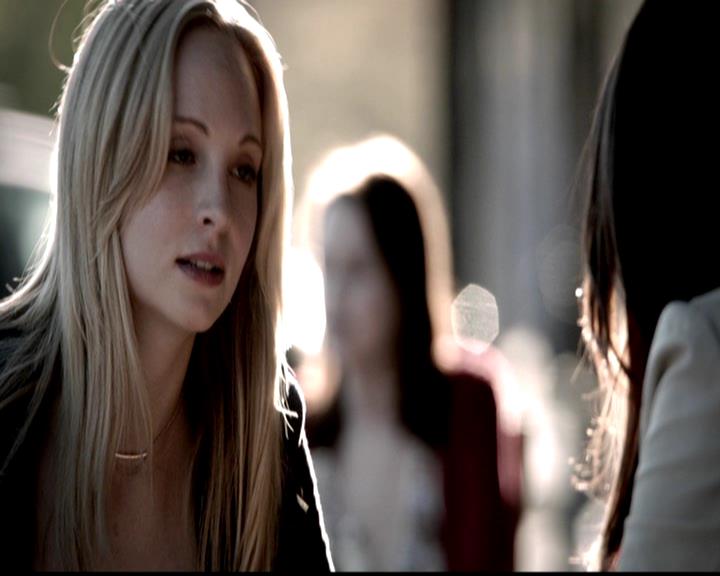 VampireDiariesWorld-dot-org_4x22TheWalkingDead0133.jpg