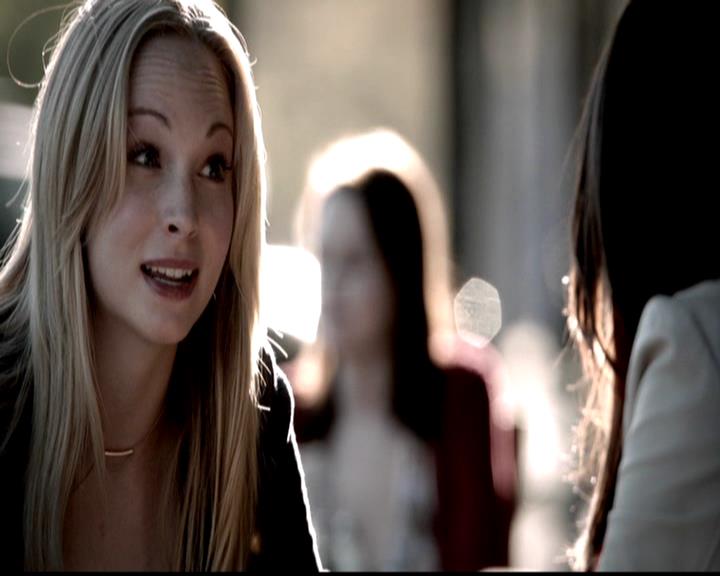 VampireDiariesWorld-dot-org_4x22TheWalkingDead0134.jpg