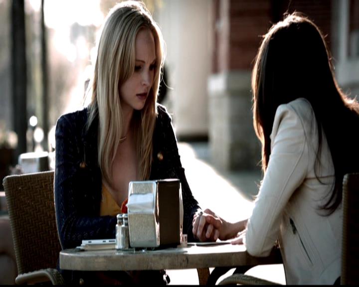 VampireDiariesWorld-dot-org_4x22TheWalkingDead0136.jpg