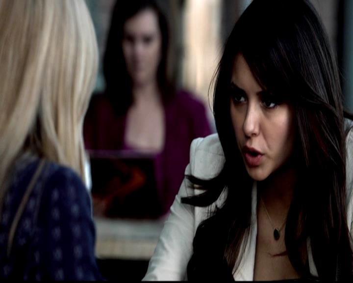 VampireDiariesWorld-dot-org_4x22TheWalkingDead0137.jpg