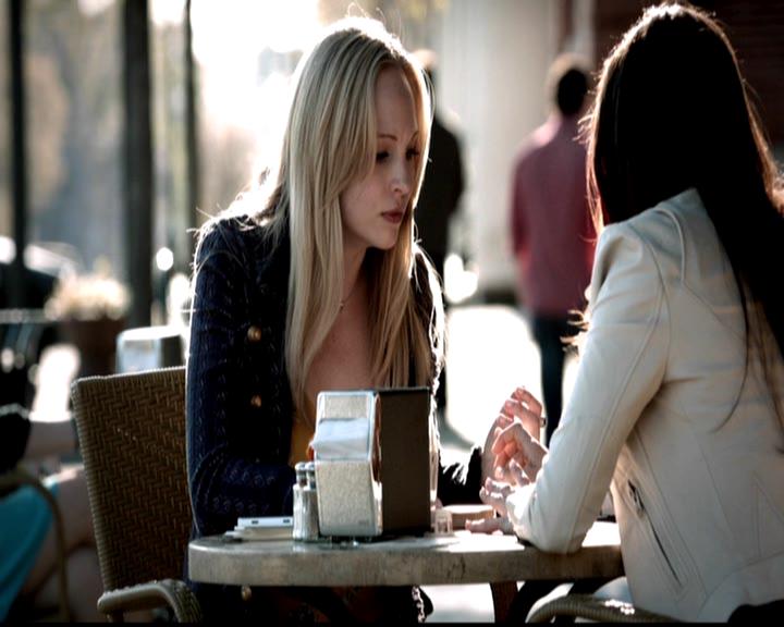 VampireDiariesWorld-dot-org_4x22TheWalkingDead0139.jpg