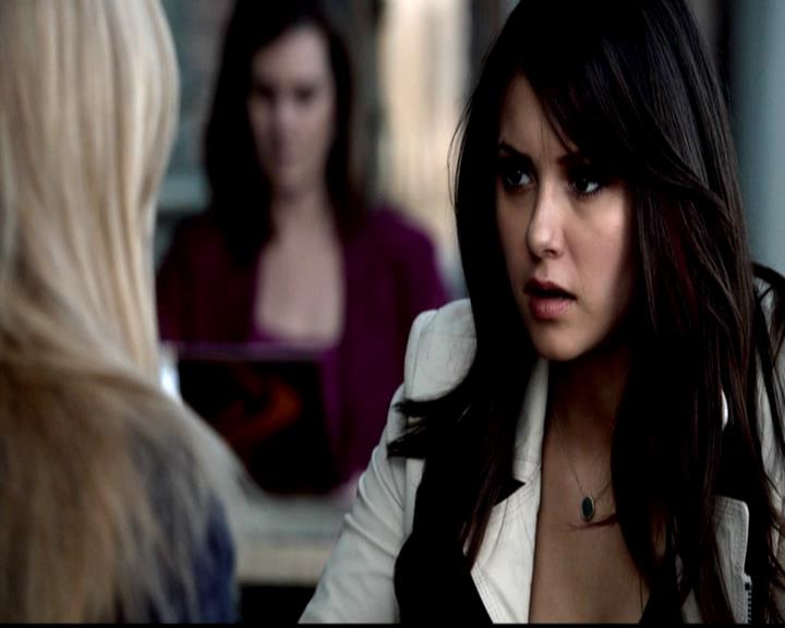 VampireDiariesWorld-dot-org_4x22TheWalkingDead0140.jpg