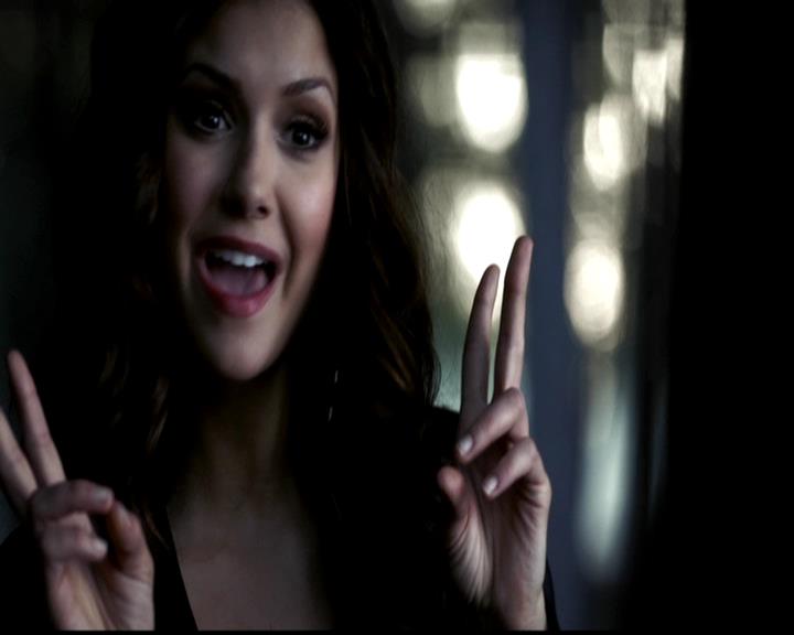 VampireDiariesWorld-dot-org_4x22TheWalkingDead0218.jpg