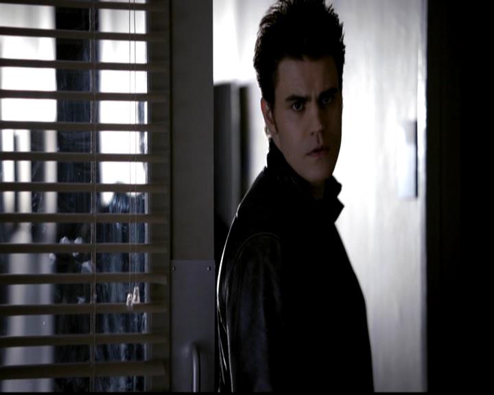 VampireDiariesWorld-dot-org_4x22TheWalkingDead0250.jpg