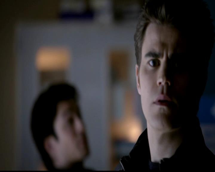 VampireDiariesWorld-dot-org_4x22TheWalkingDead0253.jpg