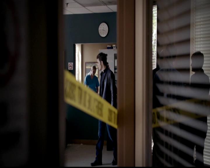 VampireDiariesWorld-dot-org_4x22TheWalkingDead0255.jpg